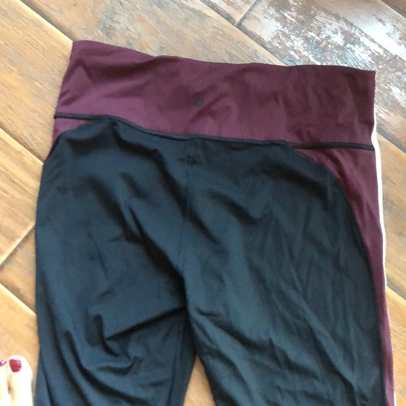 Athleta Crunch 7/8 Tight - Size M/L - Picture 9 of 10